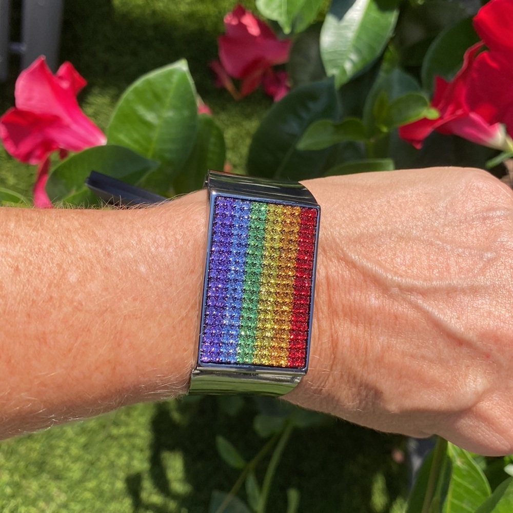 NWT Simply Vera Vera Wang Silver Tone Rainbow Crystal Pride Flag Bangle Bracelet
